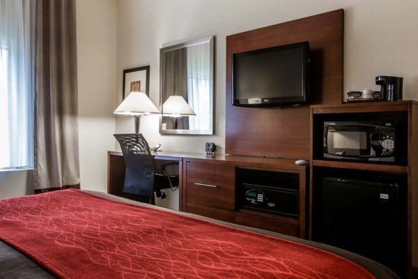 Comfort Inn & Suites adj to Akwesasne Mohawk Casino (Hogansburg)